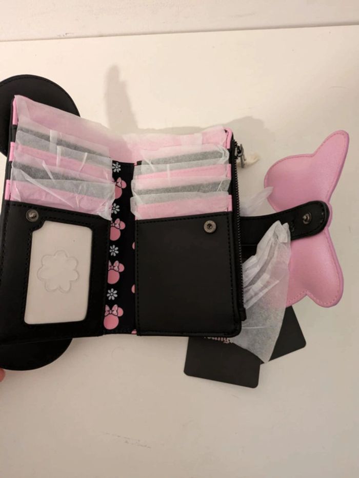 Loungefly portefeuille Minnie floral rock the dots - photo numéro 4