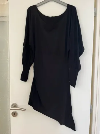 Robe noir manches longues