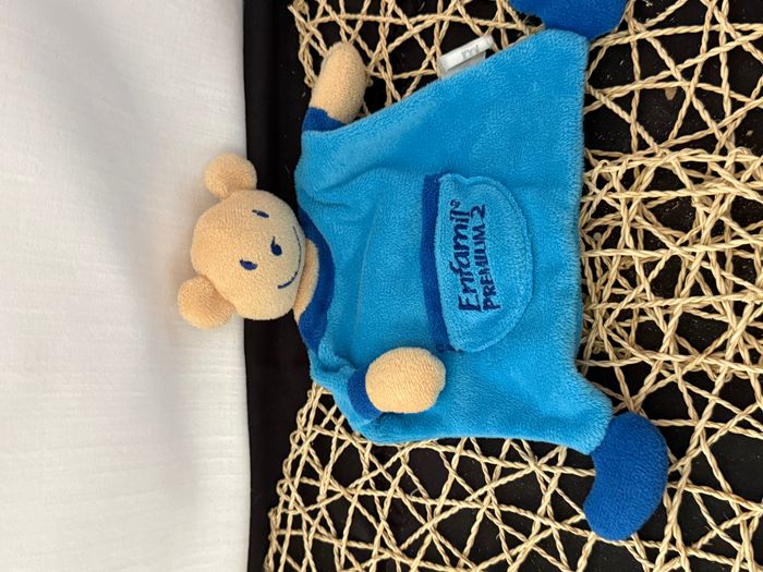 Doudou plat carré ours bleu Enfamil Premium 2 - photo numéro 3