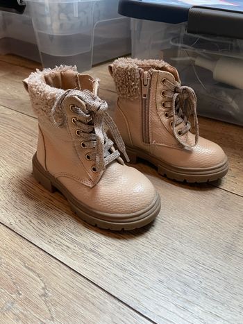 Bottine beige taille 22