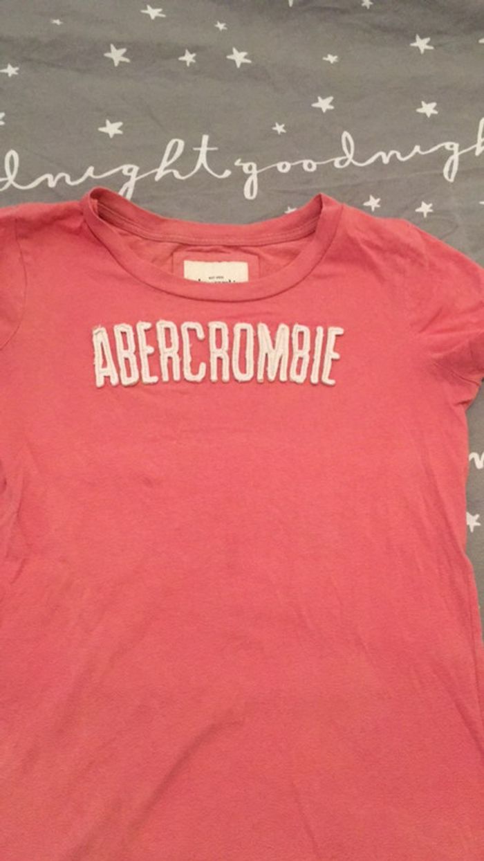 T shirt abercrombie XS - photo numéro 2