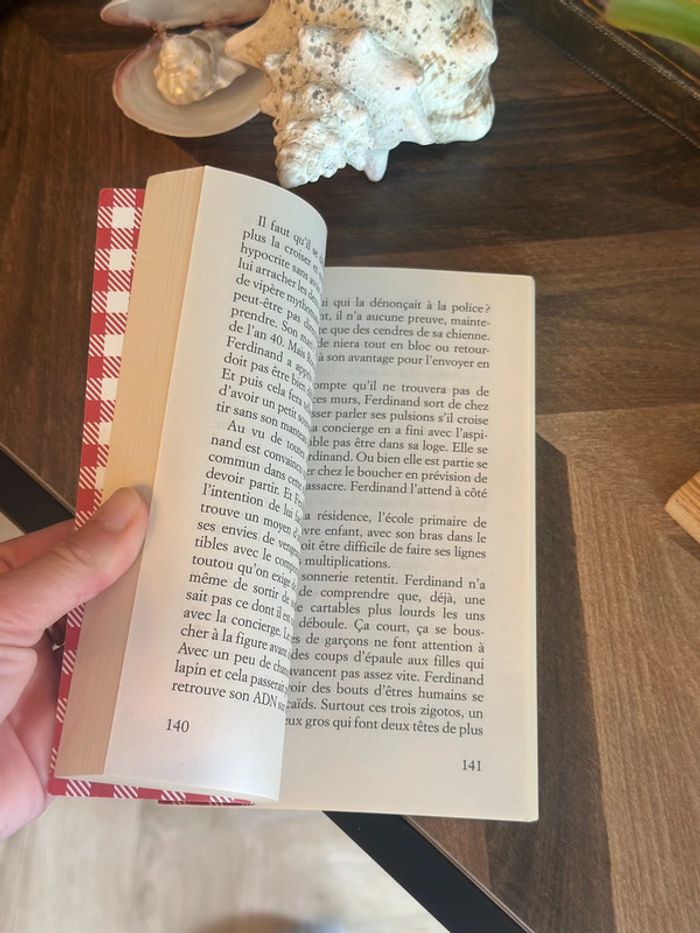 Livre Mémé dans les orties Aurélie Valognes (Le Livre de Poche) - photo numéro 2