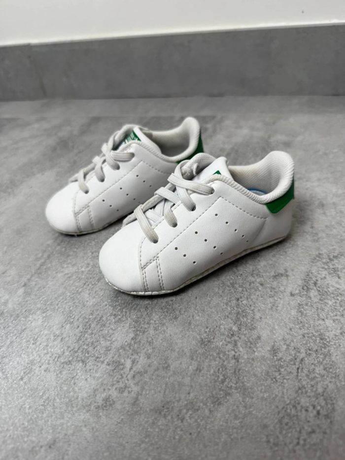 Baskets Adidas Stan Smith taille 19 unisexe super état