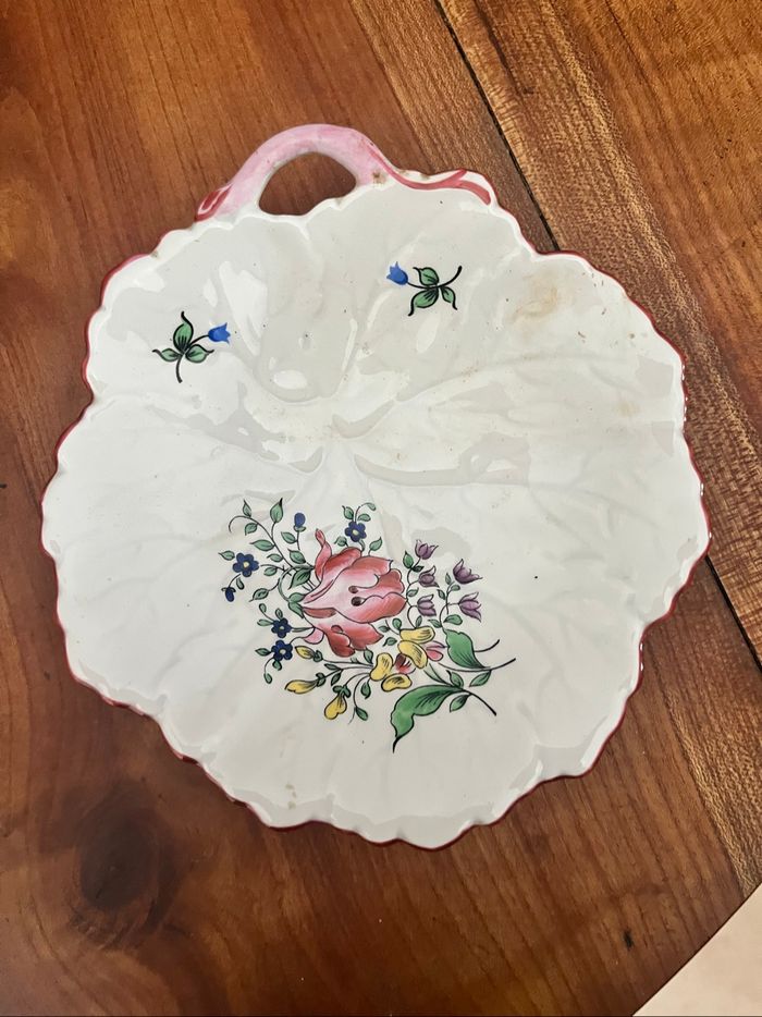 Coupelle en forme de feuille De Feuille, Faience De Lunéville, Modèle Réverbère