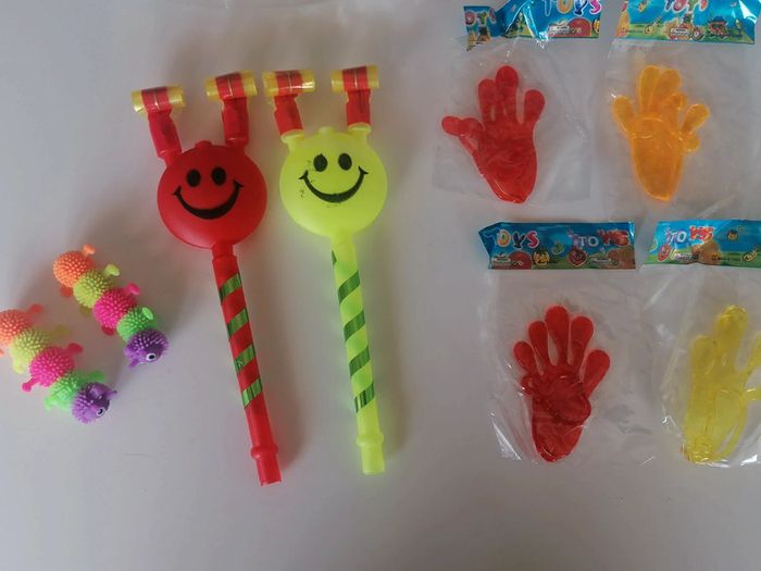 Lot jouets anniversaire 🎂 - photo numéro 2