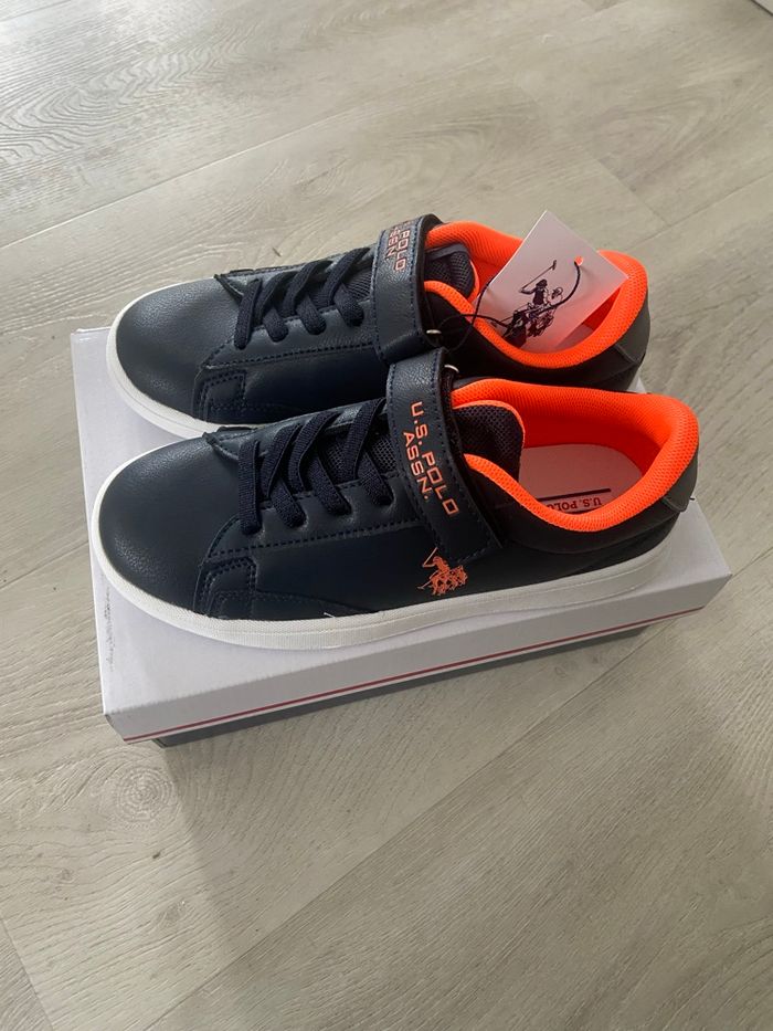 Baskets en cuir noir et orange 34