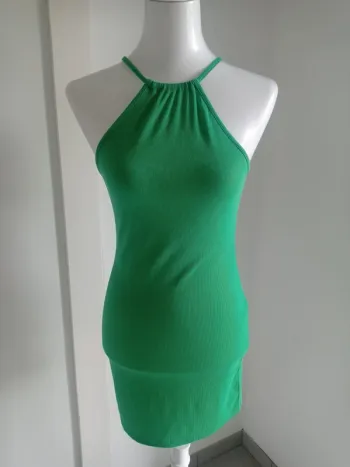 Robe d'été moulante verte côteléebavec lien pour attacher dans le cou T.M Shein
