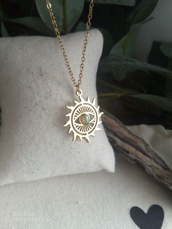 Collier soleil doré en acier inoxydable et pierre de Labradorite