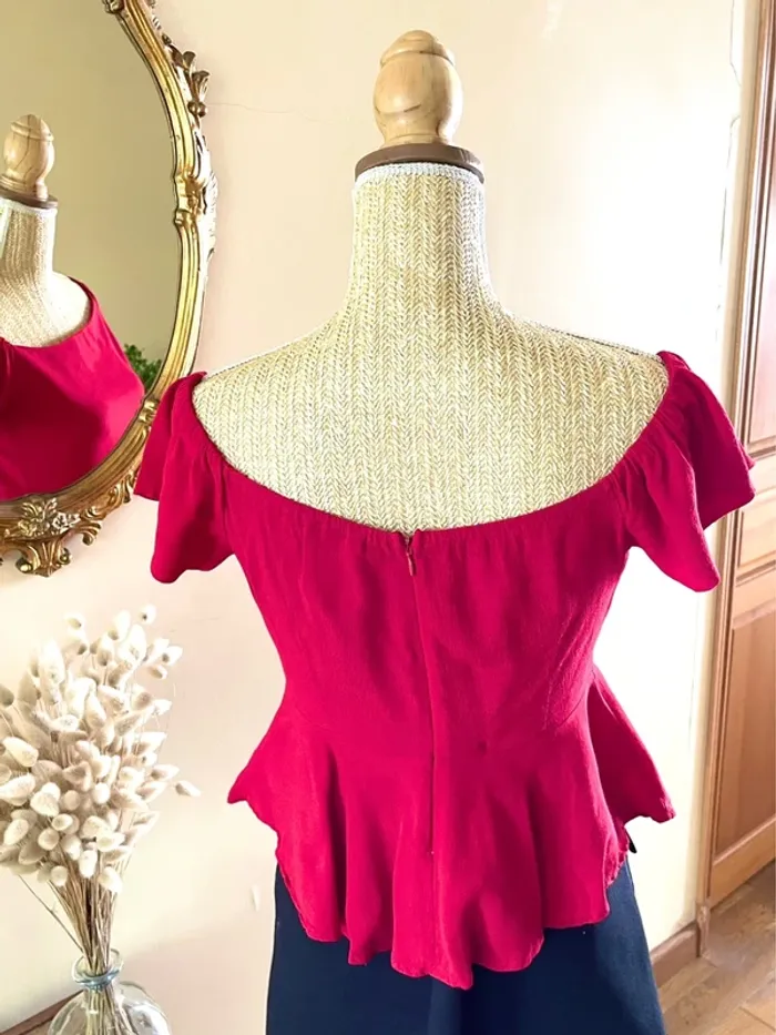 Top Rouge à Basque - Féminin & Élégant - Épaule Découverte à Volant - photo numéro 8