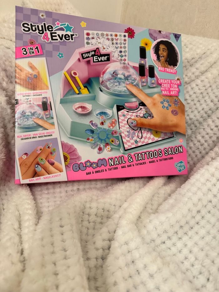 Bar à ongles et tatoos - photo numéro 3