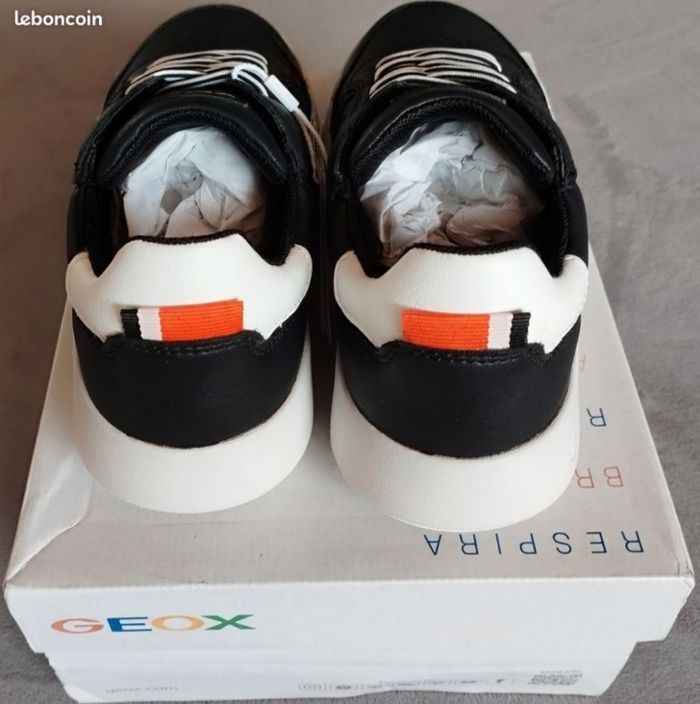 Baskets Geox neuves pour garçon en cuir, jamais portées, pointure 33, avec étiquette - photo numéro 2