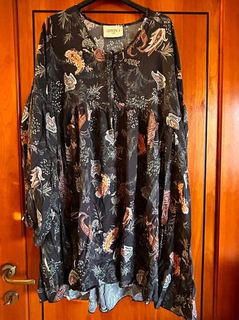 robe noire fleurie taille unique Chantal B