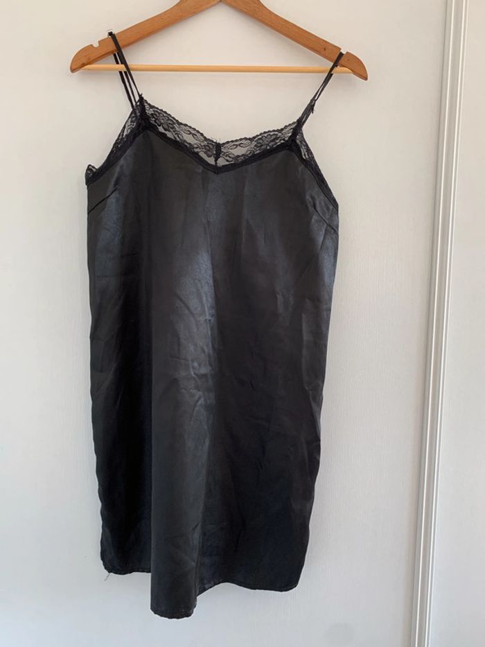 Nuisette noir à dentelle