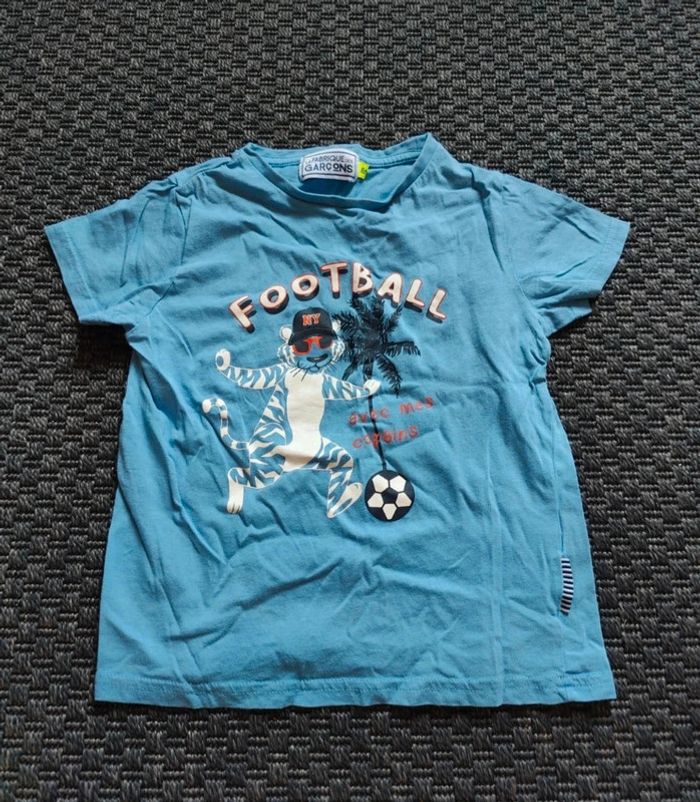 Tee shirt football