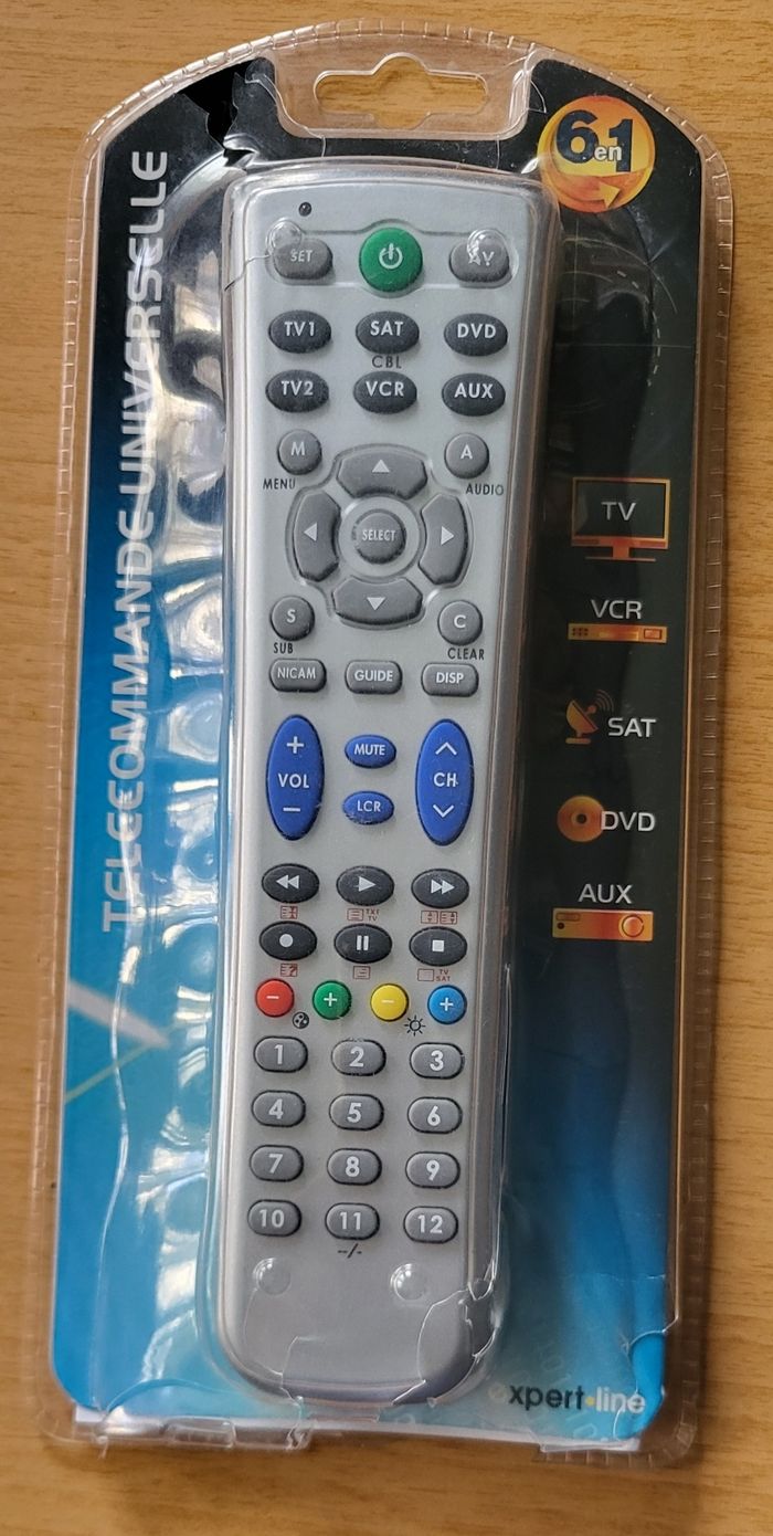 Télécommande universelle etat neuf juste ouvert - photo numéro 2