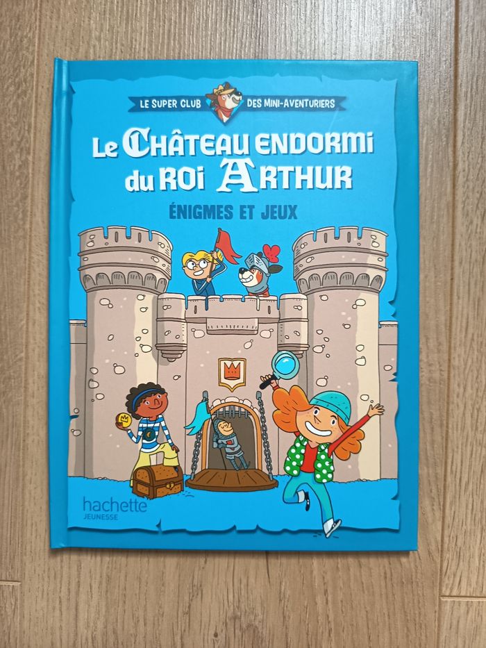 Livre album enfant Mac Donald's, Le château du Roi Arthur, Éditions Hachette Jeunesse
