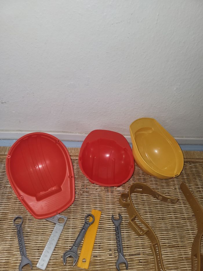 Lot de casques et outils de chantier pour enfant - photo numéro 2