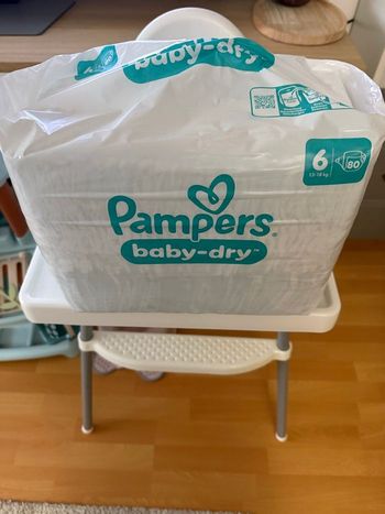 Couches Pampers taille 6 