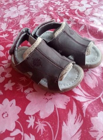 Sandales marron super pour l'été taille 24