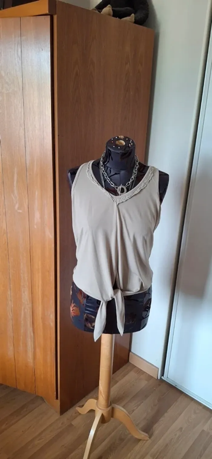 Débardeur fluide beige à nouer lpb
