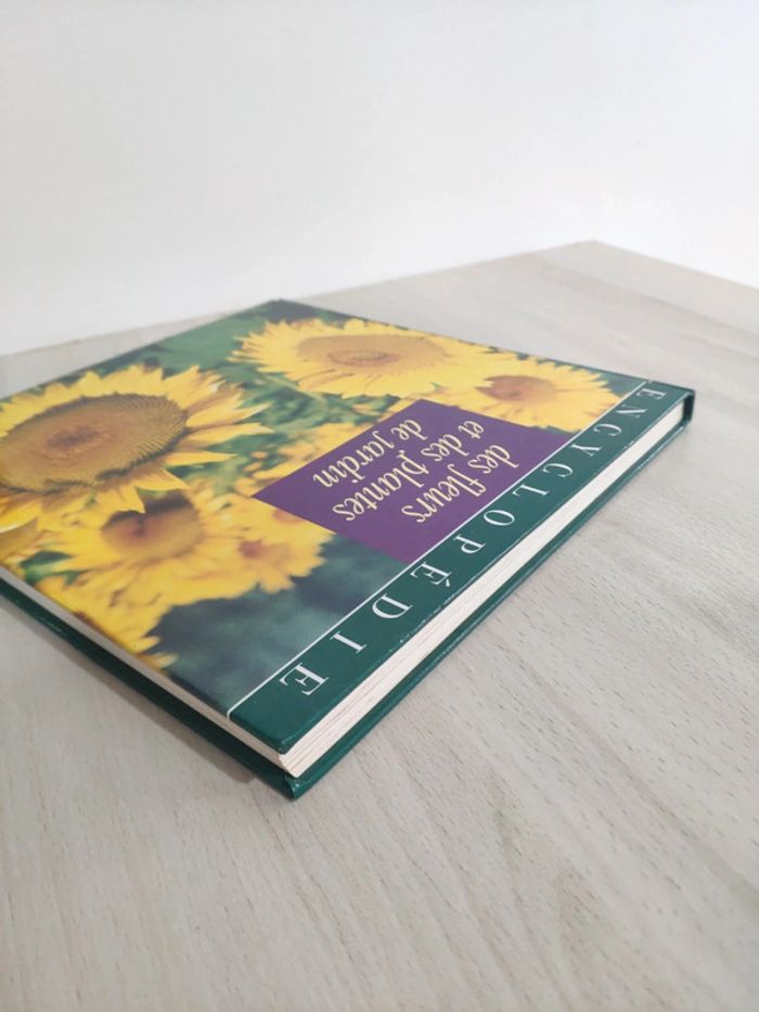 Livre encyclopédie des fleurs et des plantes de jardin - photo numéro 3