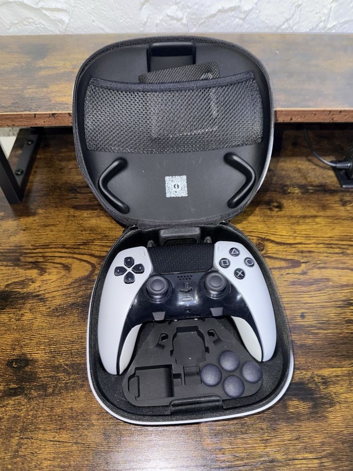 PS5 Pro + Manette DualSense Edge Pro (Très bon état - photo numéro 2