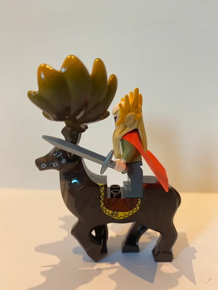 Figurine type lego Thranduil sur son cerf. le seigneur des anneaux/Hobbit - photo numéro 2