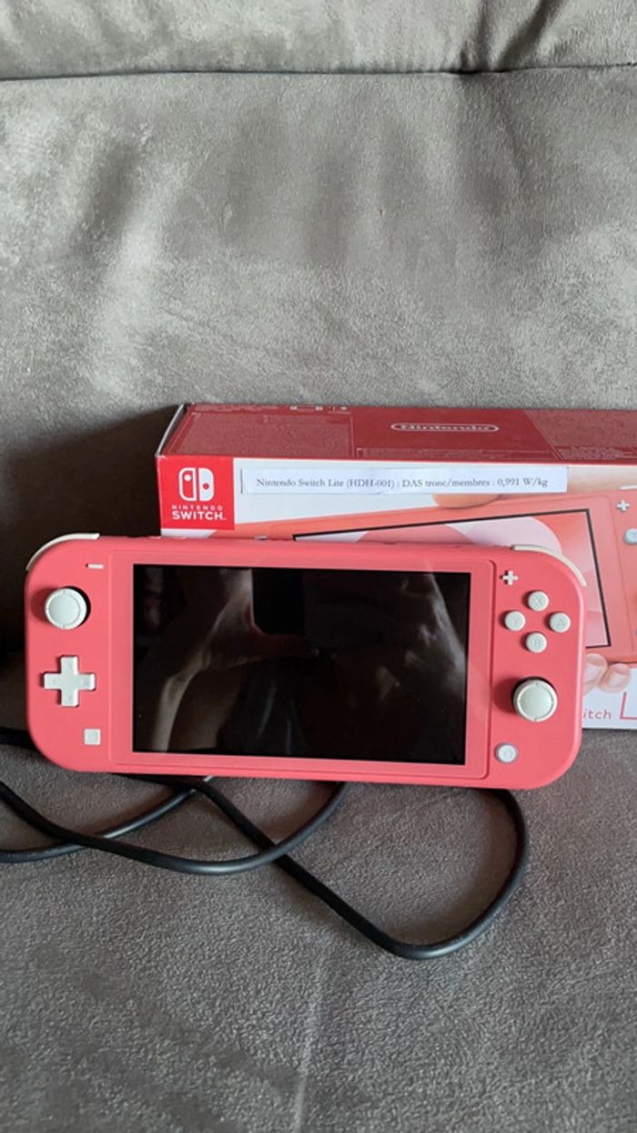Nintendo Swtch Lite Corail état neuf - photo numéro 2