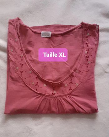 🌸 Joli tee-shirt rose. Taille 42. Blanche Porte 🌸