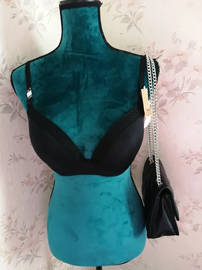 Soutien gorge noir push up avec dentelle / in extenso / (95C)