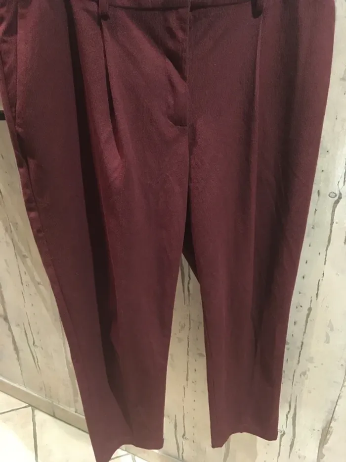 Magnifique pantalon tout doux en velours léger ras en excellent état en 44 de chez Camaïeu - photo numéro 3