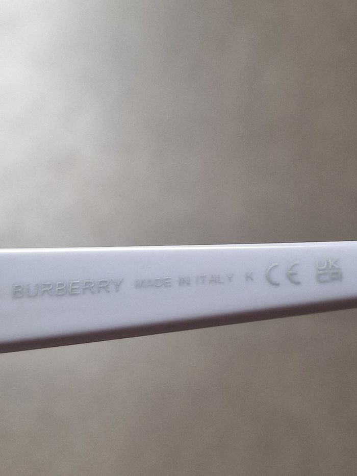 Lunettes de Soleil et burberry - photo numéro 3