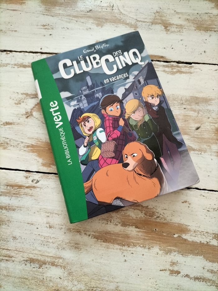 Livre le club des cinq en vacances