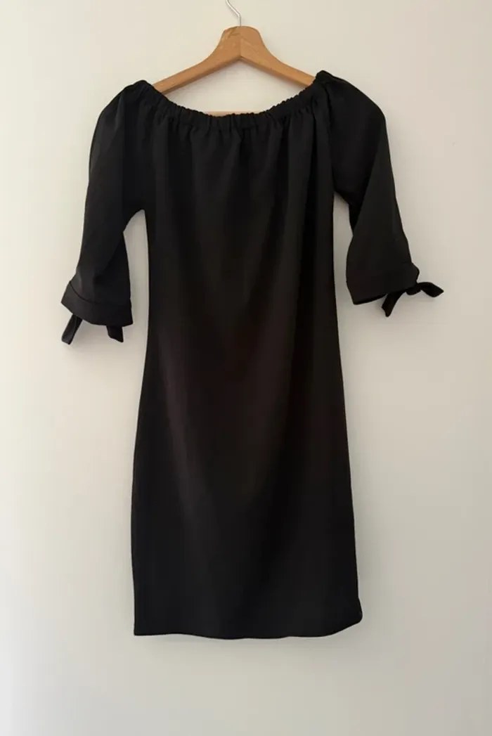 Robe noire moulante manches 3/4 taille m en excellent état
