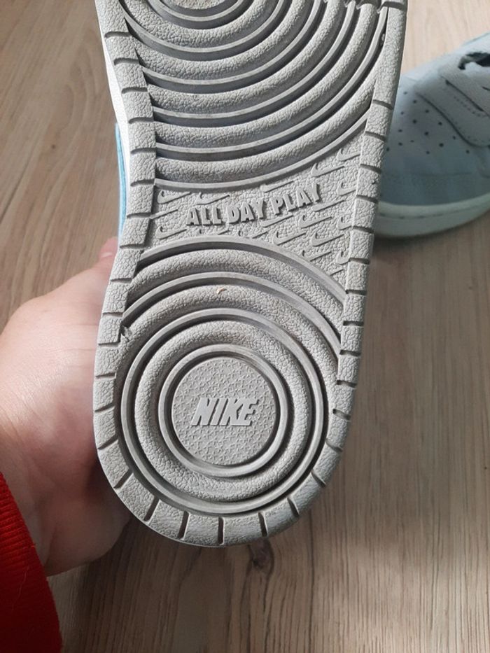 Super paire de Nike - photo numéro 4