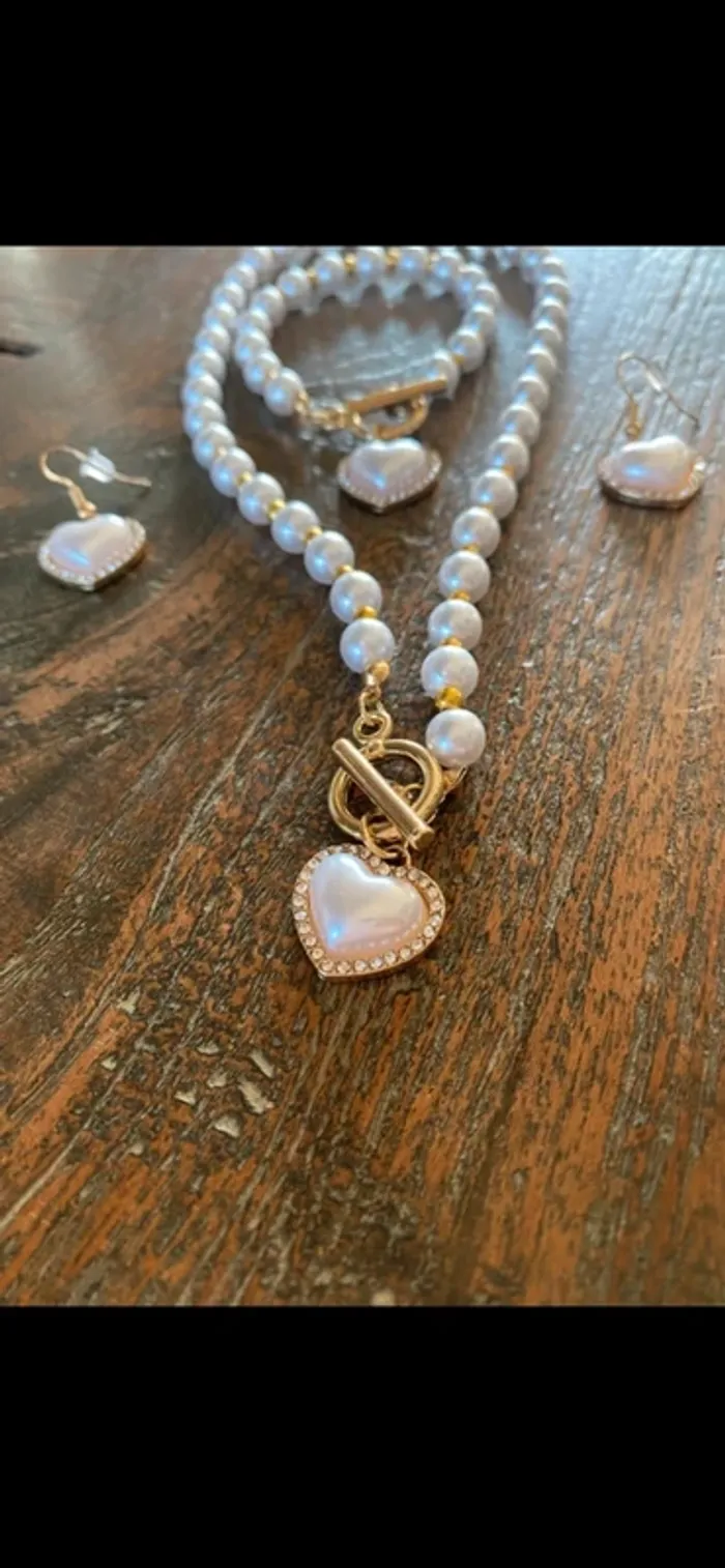 Magnifique parure collier , boucles d’oreilles, et bracelet , cœur, perles et strass - photo numéro 4