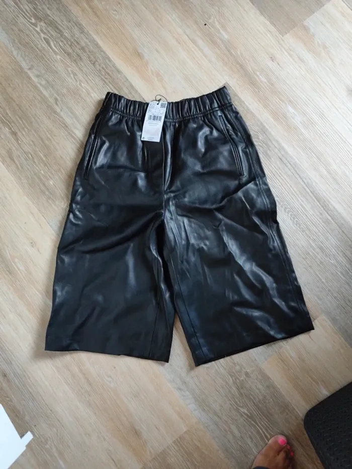 Short bermuda Mango simili cuir noir poches XS