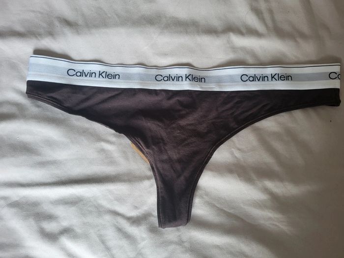 Tanga Calvin Klein 2XL neuf