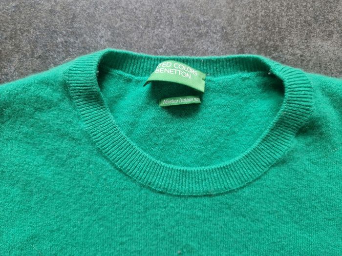 Pull Benetton taille M sur l'étiquette Mais taille plutôt S - photo numéro 2
