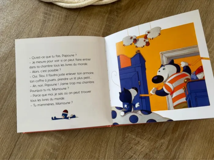 Titou bleu aime lire à la bibliothèque - photo numéro 2