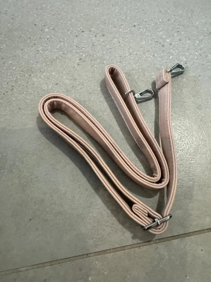 Sac porté épaule rose Gallantry 30*25cm il ya quelques traces d'usures - photo numéro 7