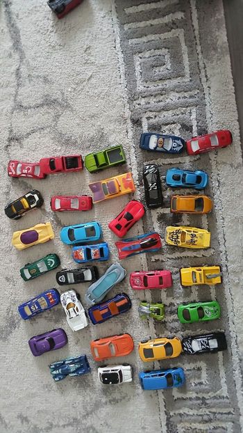 Lot de 37 petites voitures