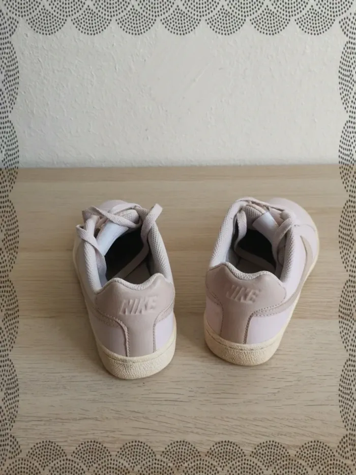 Baskets Nike pointure 36,5 - photo numéro 4