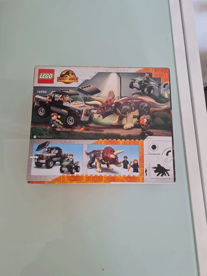 Lego jurassic world 76950 - triceratops et pick up - neuf - photo numéro 2