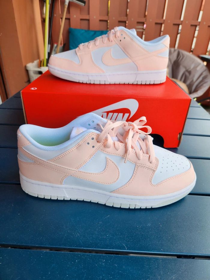 Nike dunk low Taille 43 neuves blanc corail - photo numéro 2