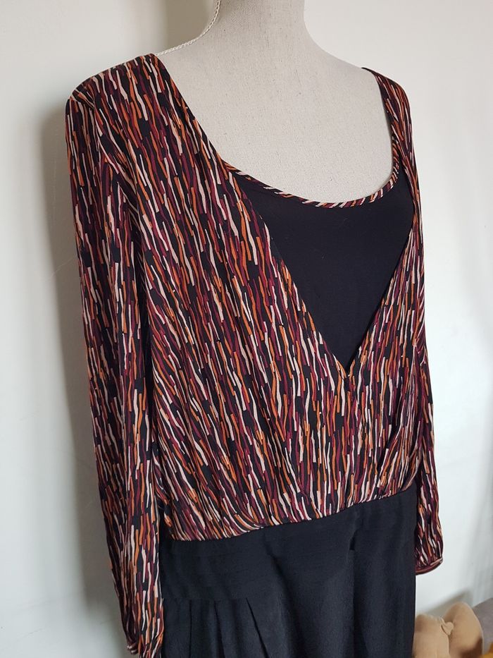 Robe haut multicolore, bas noir. 3 Suisses. Taille 44, 53cm aux aisselles, 80cm de haut. - photo numéro 2
