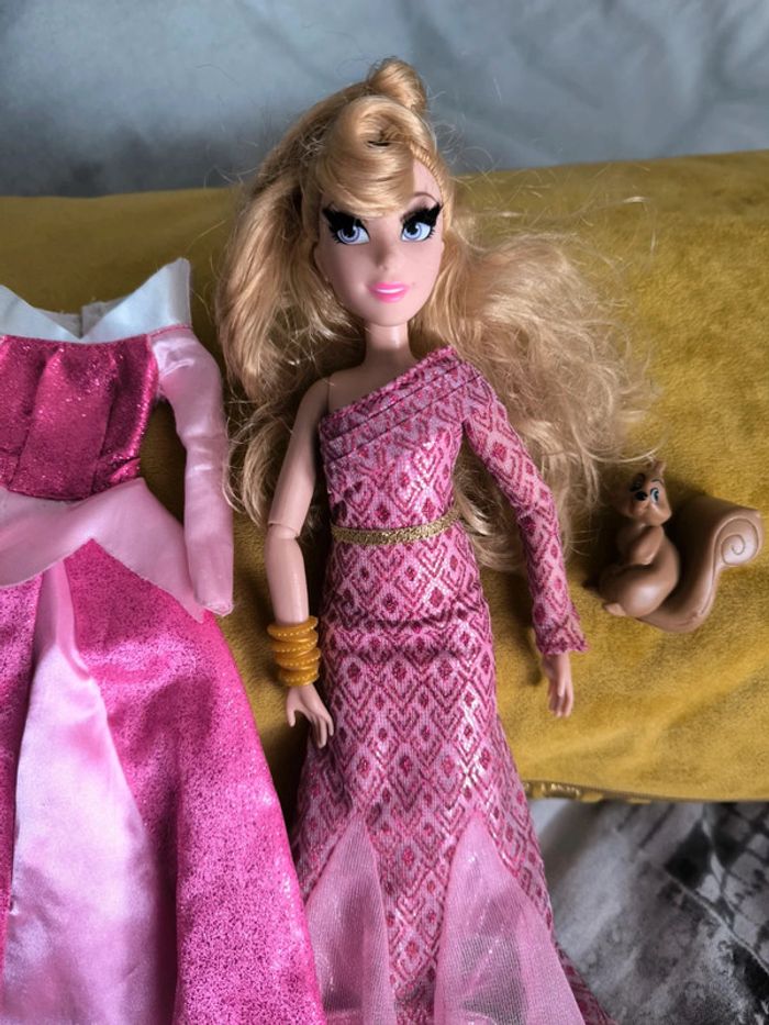 Poupée Disney Aurore avec robe et figurine - photo numéro 2