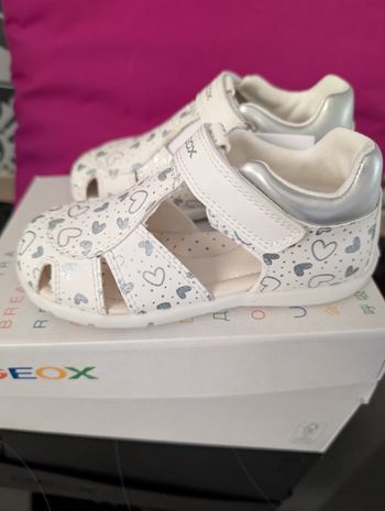 Sandales d'été fille. Semelle intérieure en cuir. Taille 25. Neuf. Geox 