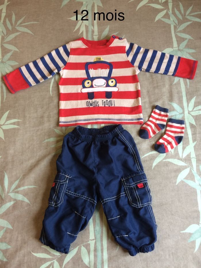 Ensemble avec paire de chaussettes 12 mois