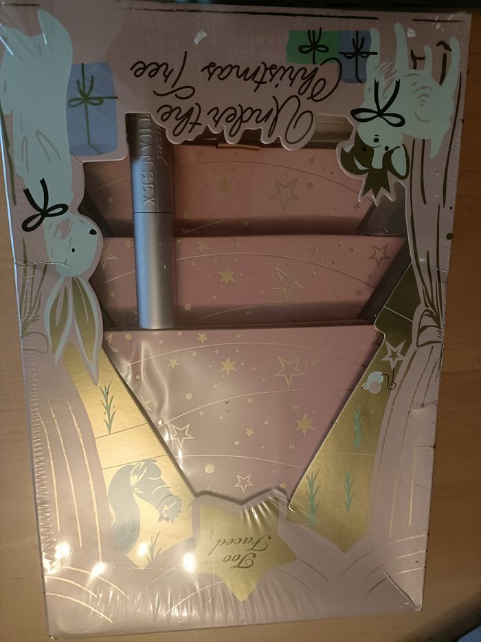 PALETTE DE MAQUILLAGE EN FORME DE SAPIN TOO FACED TRES ORIGINAL - photo numéro 2